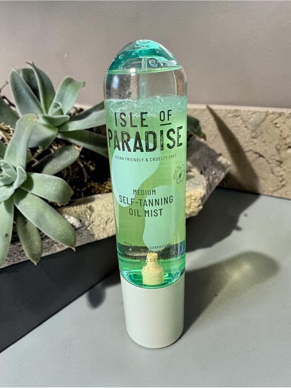 Isle of Paradise Medium Self-Tanning Oil Mist - Mint Green